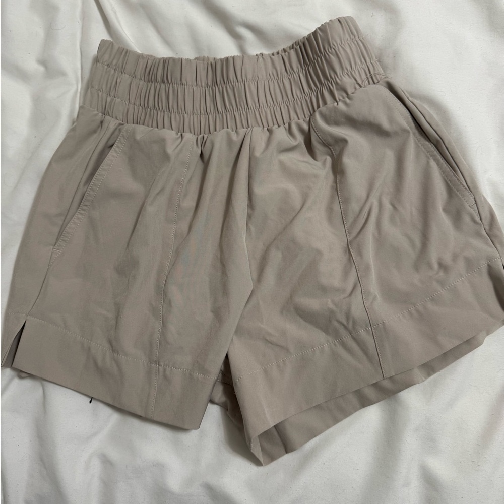 Abercrombie & Fitch High Waist Traveler Beige Shorts